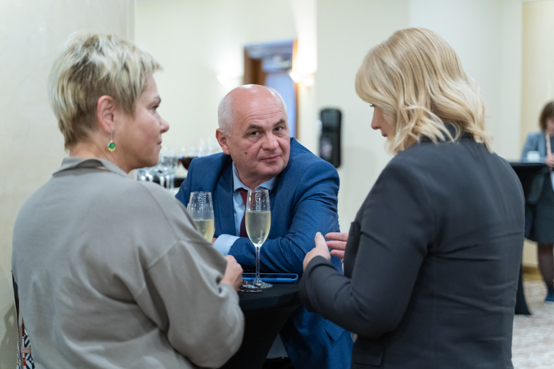 image_gallery_0-1737862721667207